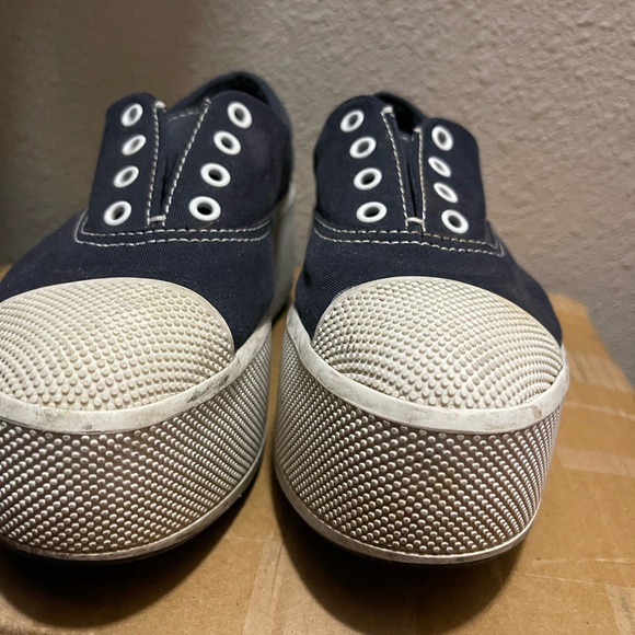 Prada - Picture 2 of 3